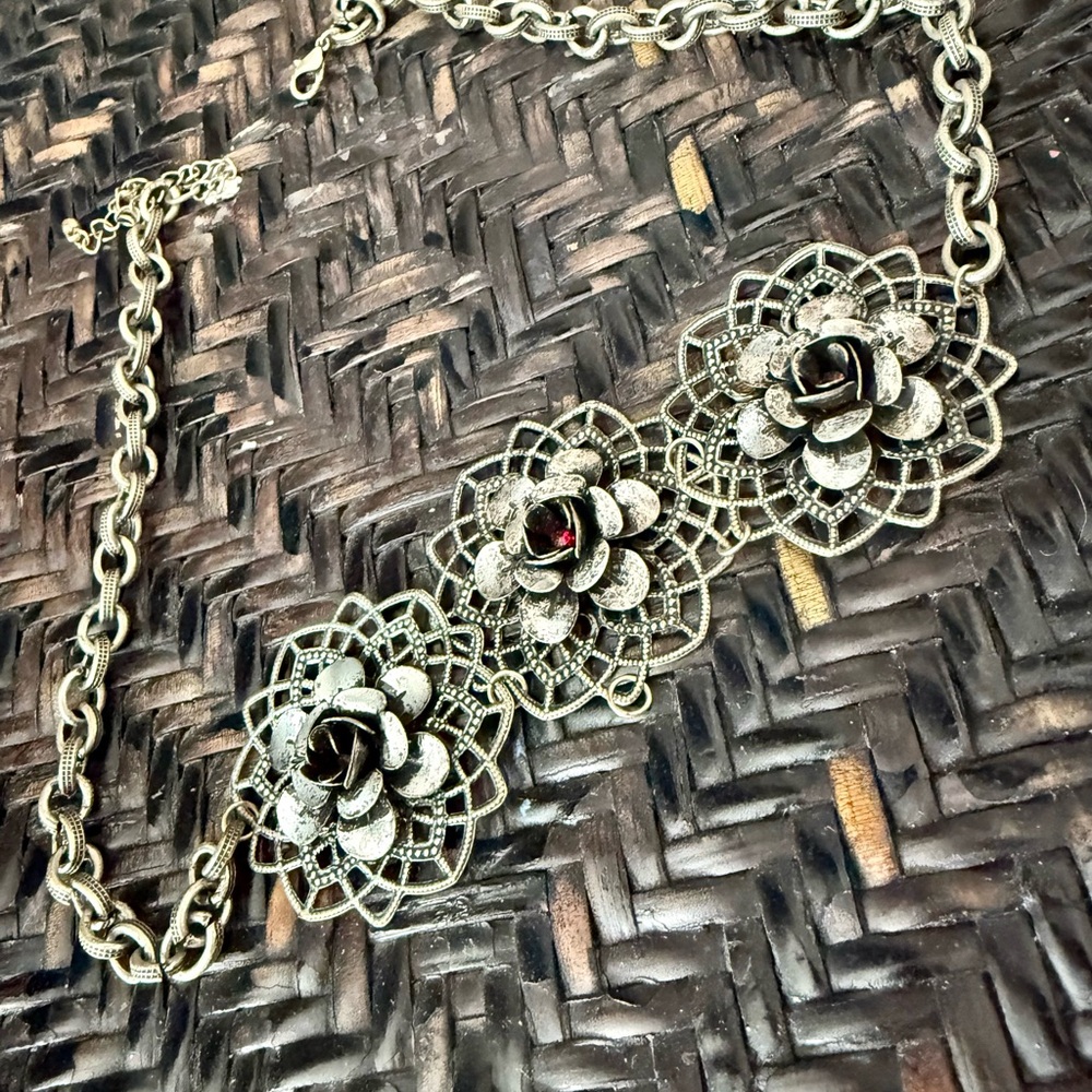 Premier Designs Vintage Floral Silver Necklace Gothic